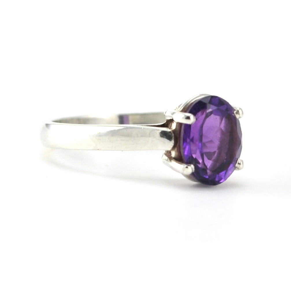 Alternate View Silver Amethyst 7x9mm Prong Set Oval Ring