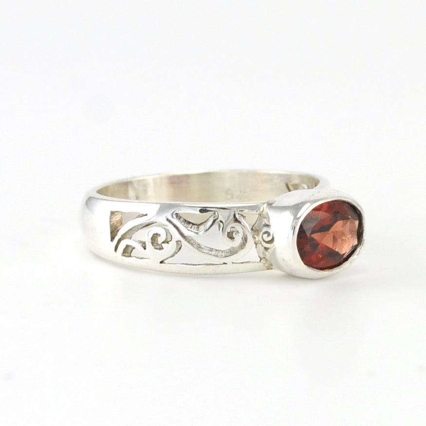Side View Silver Garnet Scroll Side Band
