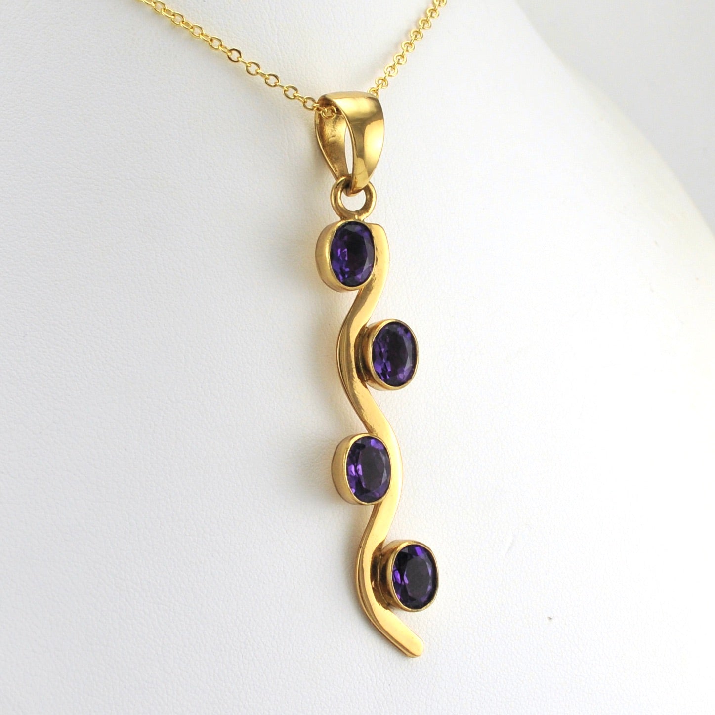 Side View Alchemía Amethyst Squiggle Pendant