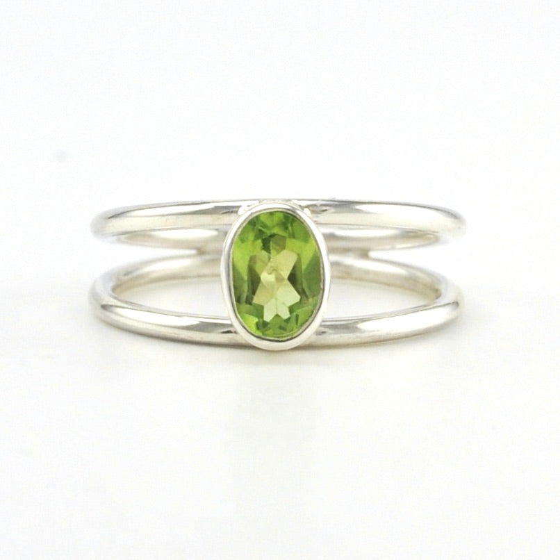 Sterling Silver Peridot 5x7mm Oval Ring Size 8