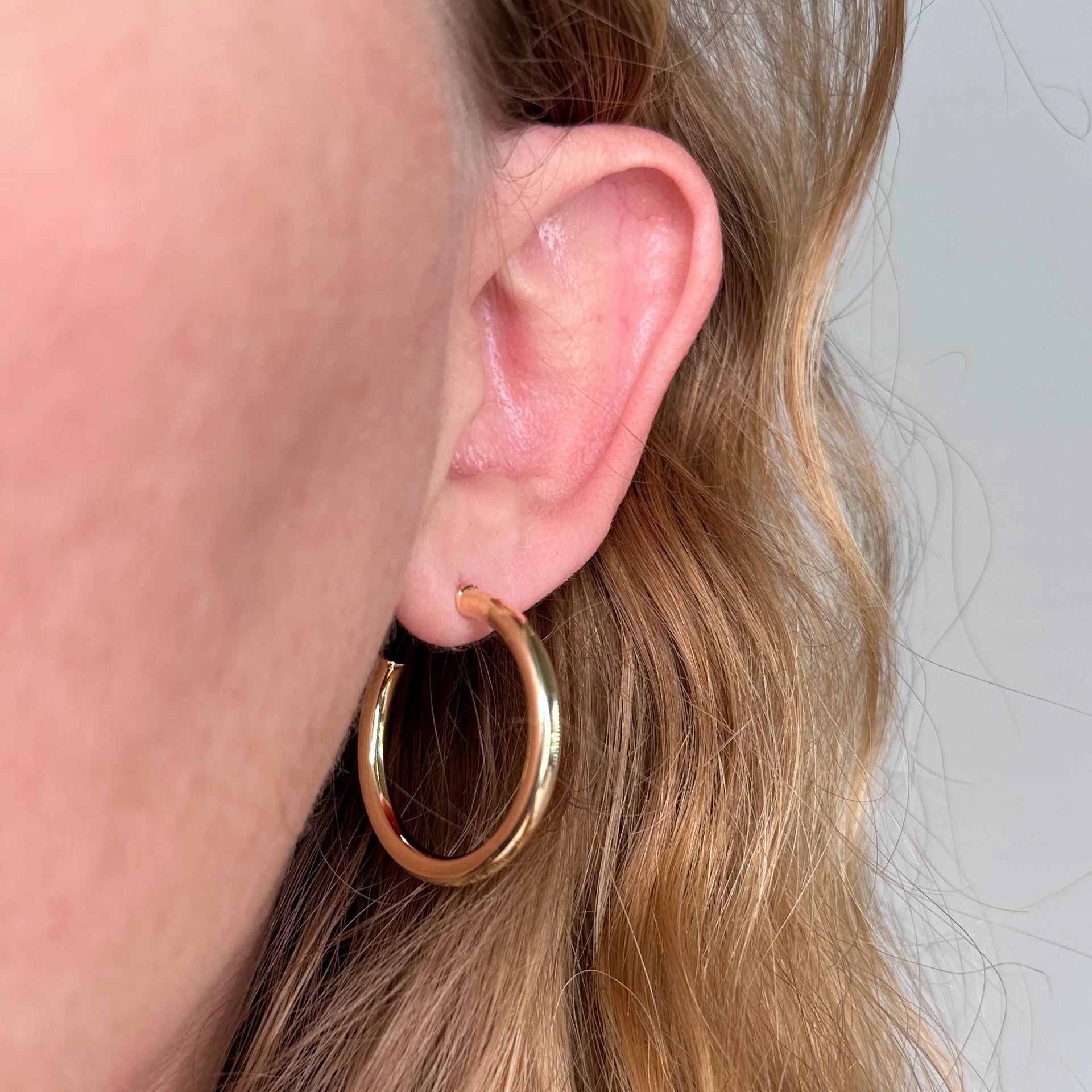 Model View 18k Gold Fill C Hoop 30mm Hoop Earrings