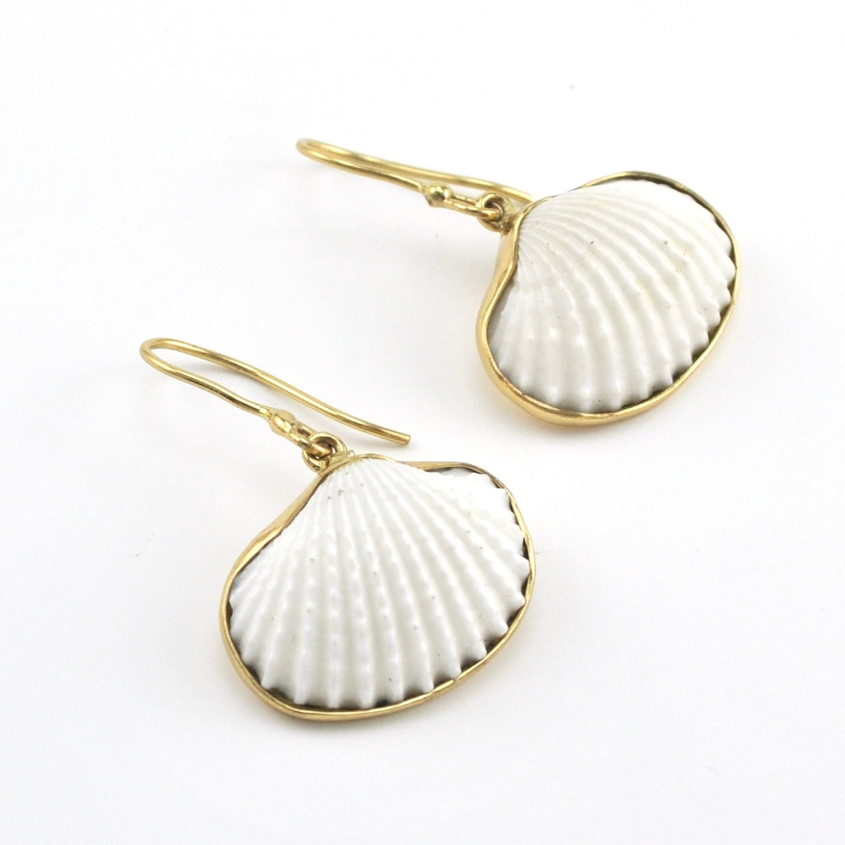 Alchemía White Ark Shell Earrings