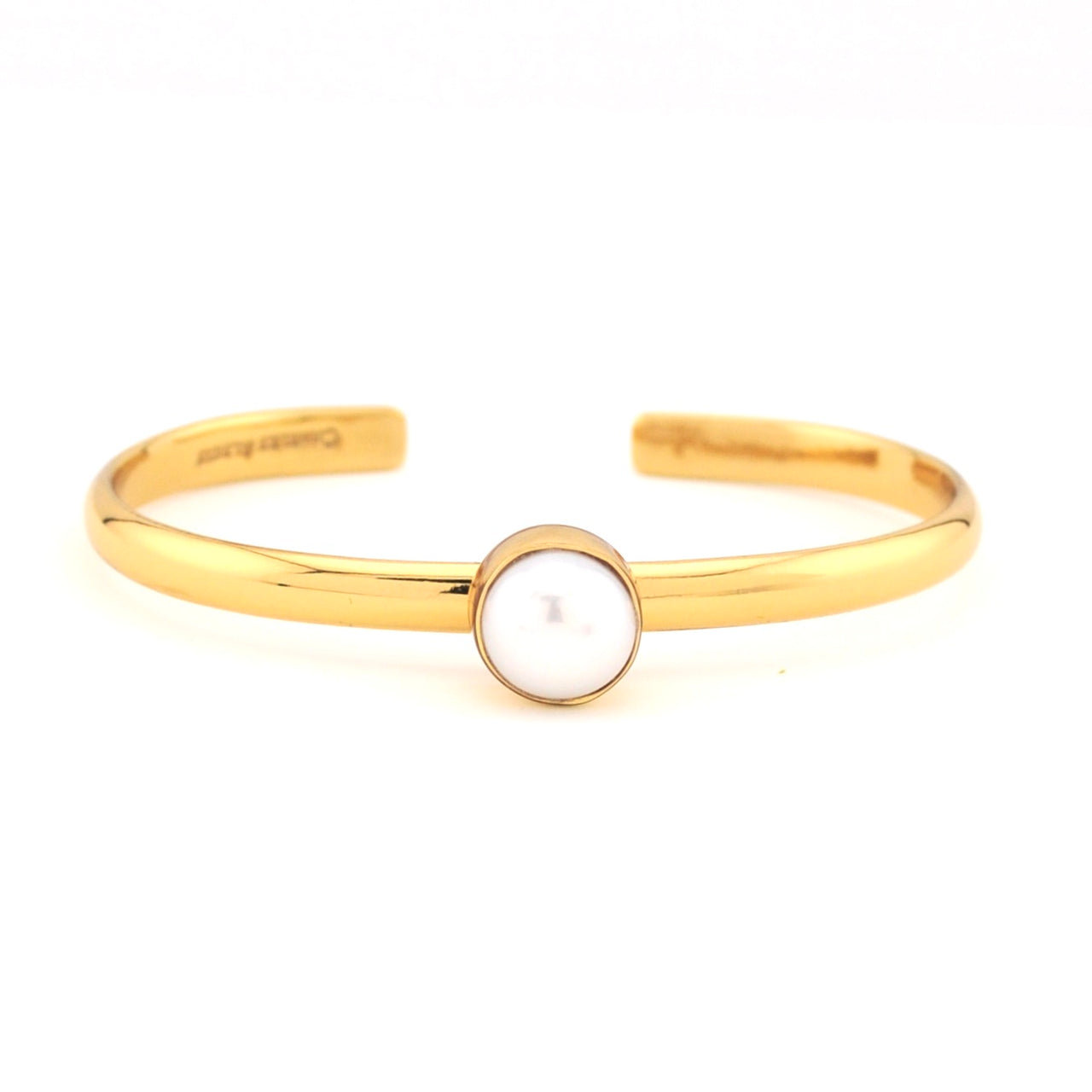 Gold bracelet with a central pearl on a white background