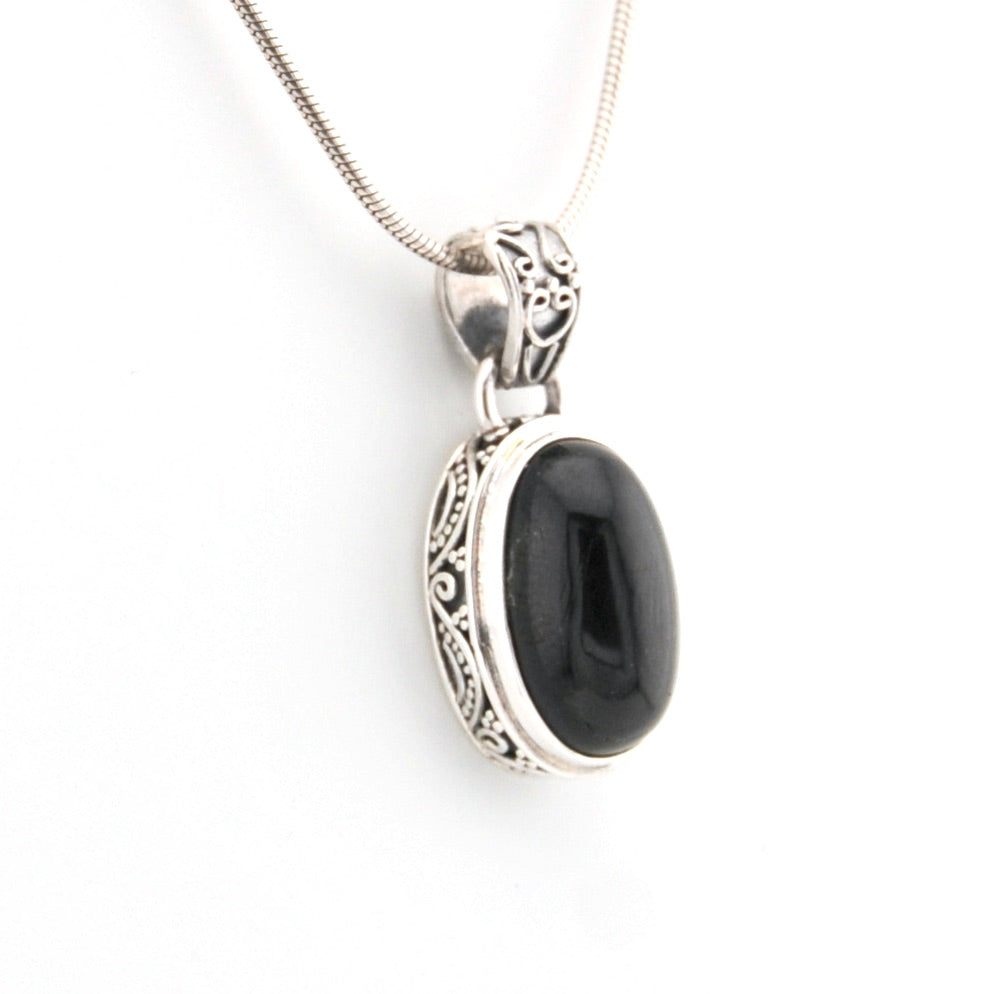 Alternate View Black Star Diopside 10x15mm Oval Pendant