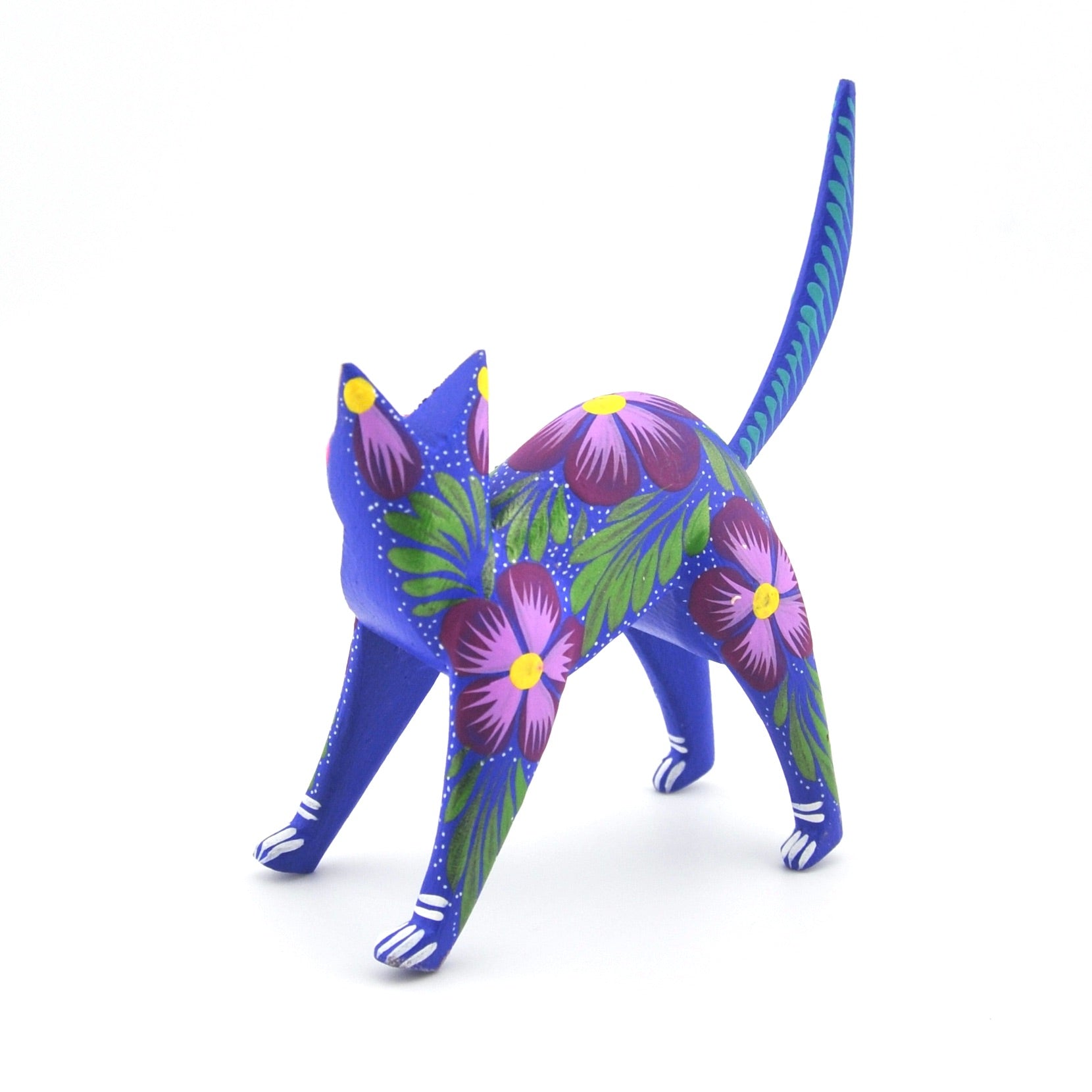 Alternate View Cat Standing by Gomez