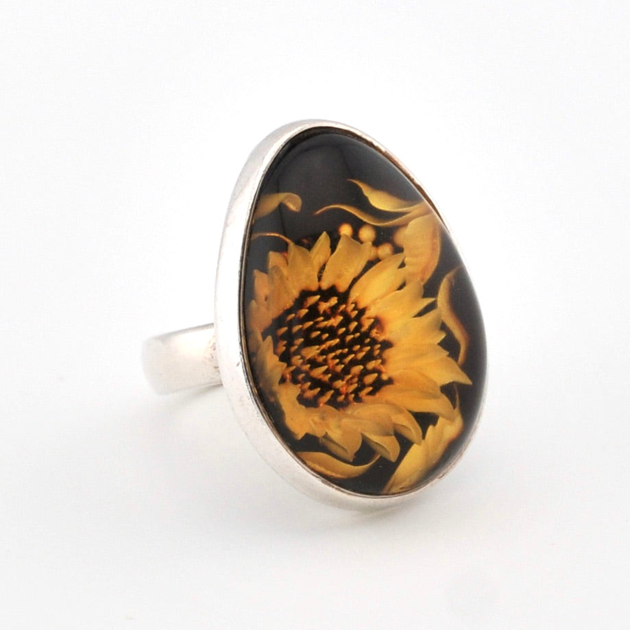 Ring with sunflower design on a black background