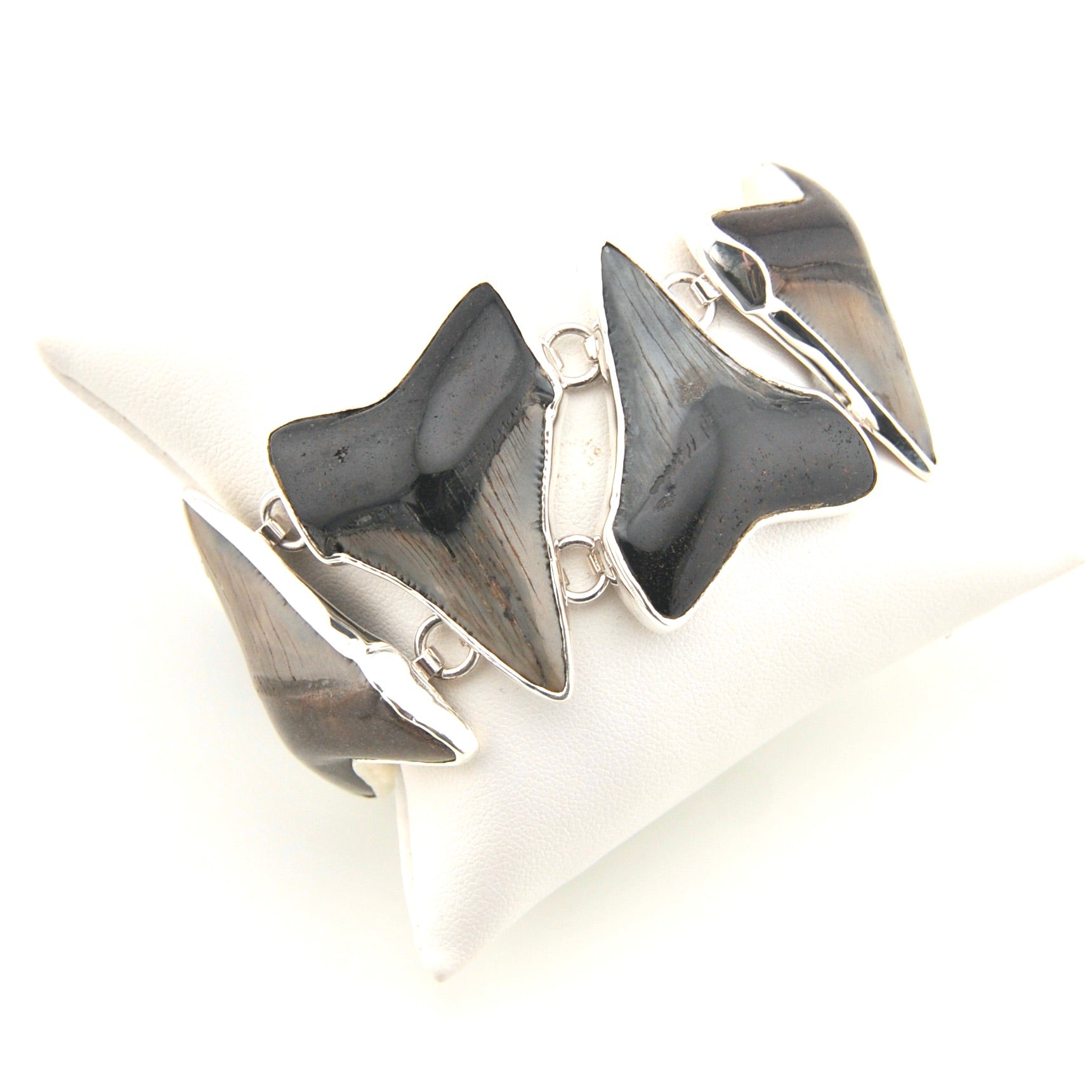 Lilyシルバーバングル sharktooth Sterling Silver Fossil Shark Tooth Link Bracelet