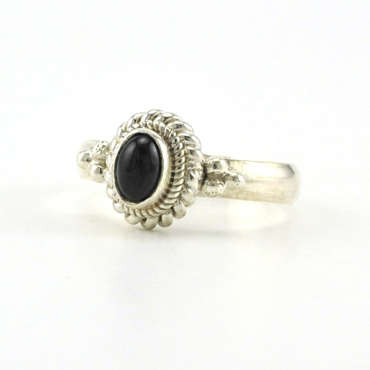 Side View Sterling Silver Black Star Diopside 4x6mm Oval Ring