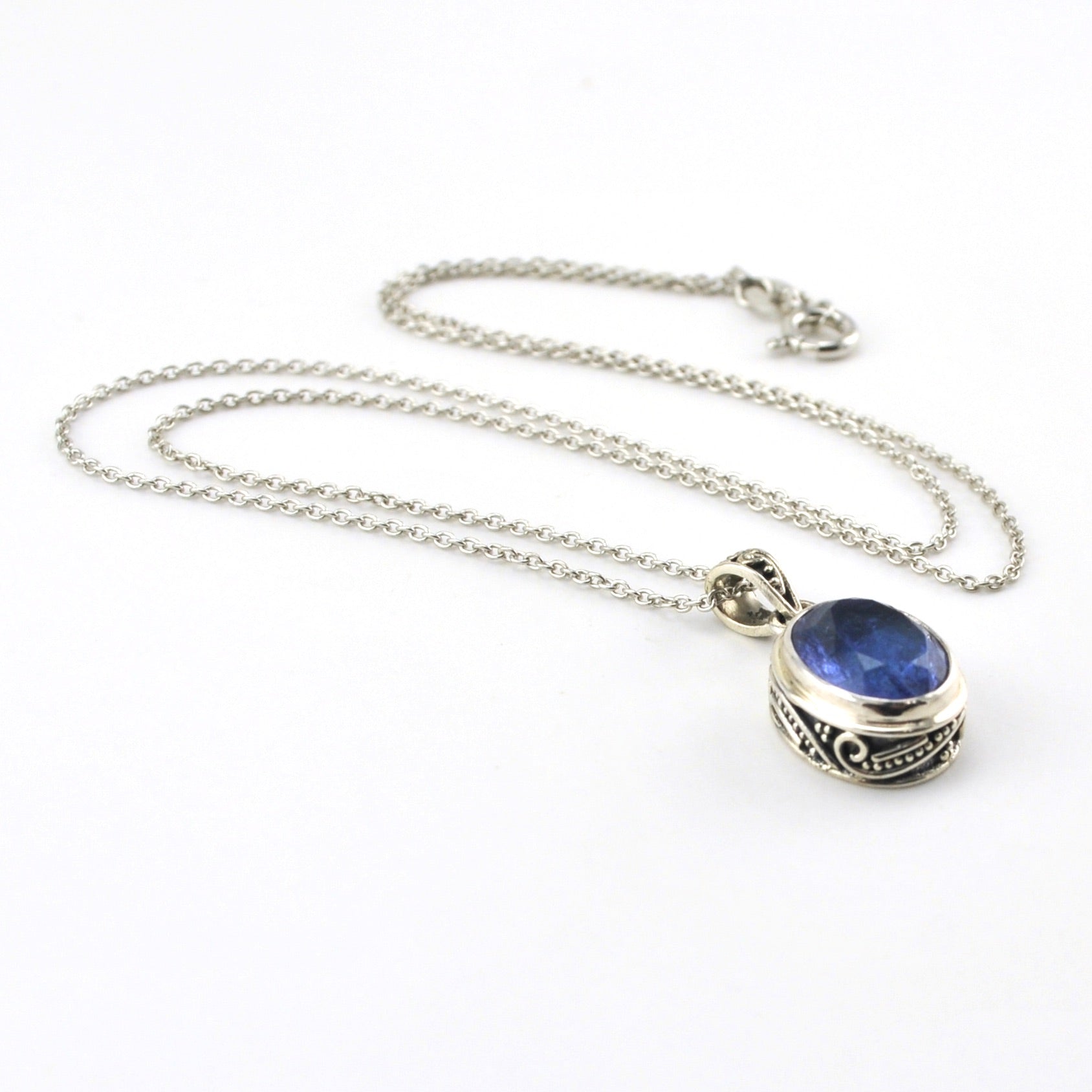 Close Up Sterling Silver Tanzanite 9x11mm Oval Bali Necklace