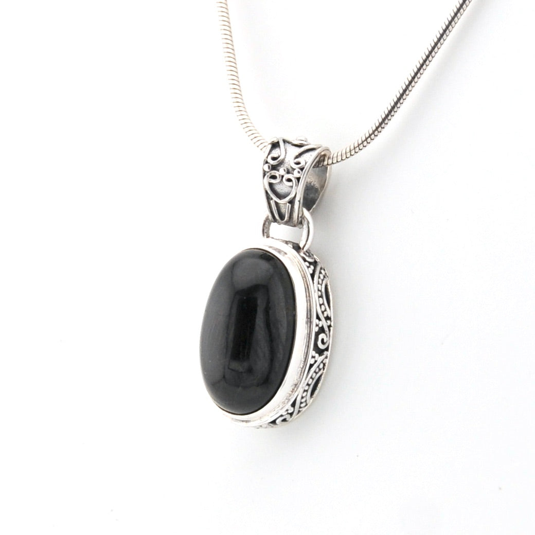Side View Black Star Diopside 10x15mm Oval Pendant