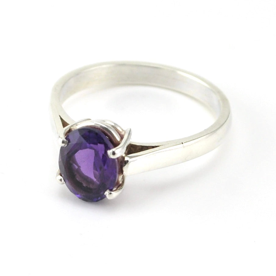 Side View Silver Amethyst 7x9mm Prong Set Oval Ring