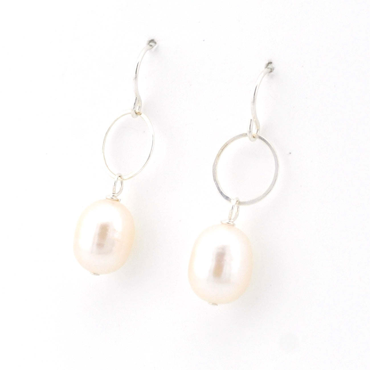 Side View Silver Round Link White Pearl Earrings