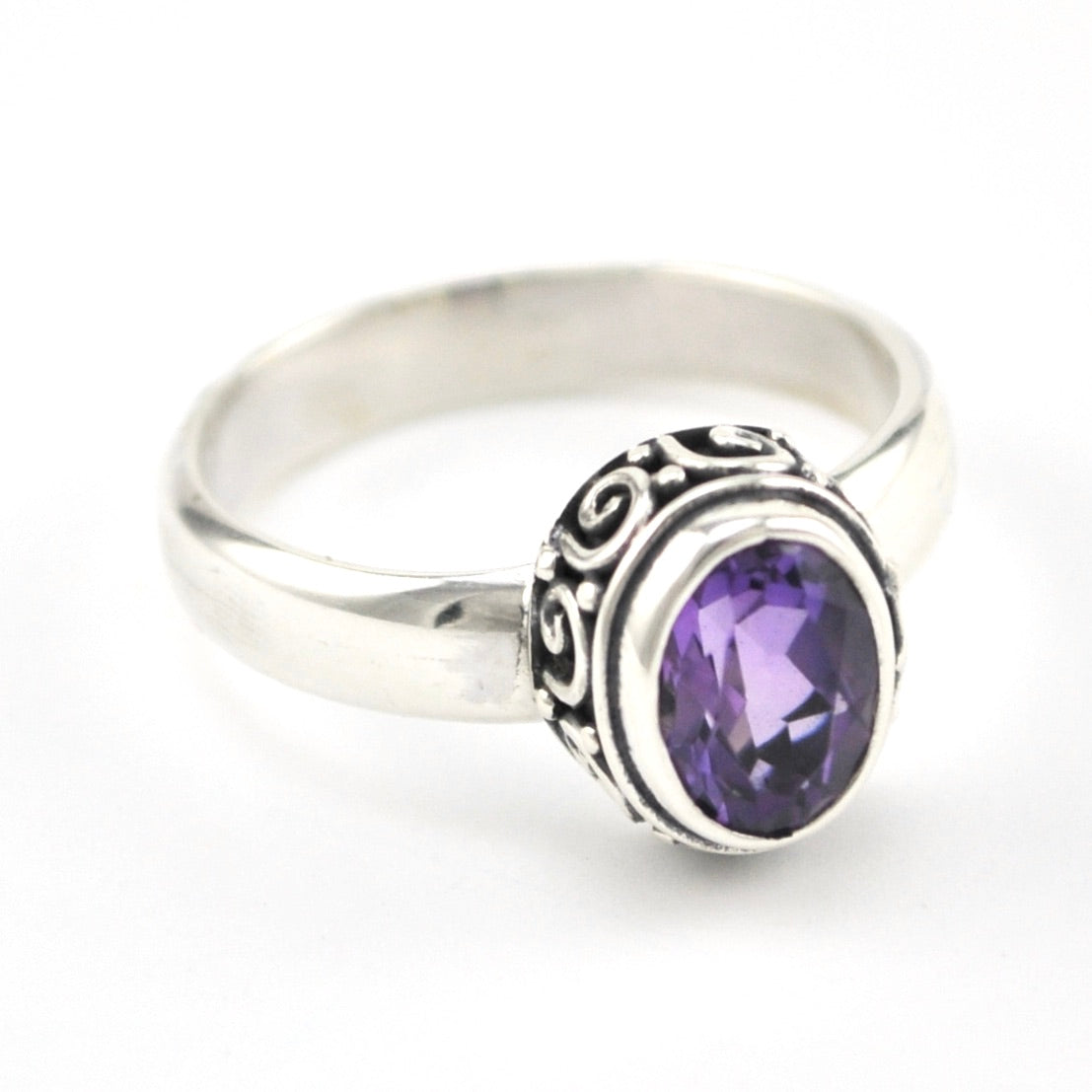 Side View Sterling Silver Amethyst 6x8mm Oval Bali Ring