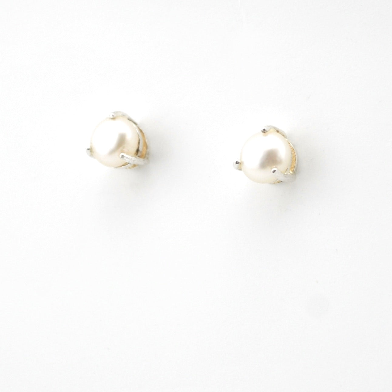 Pearl Earrings on white backgroud
