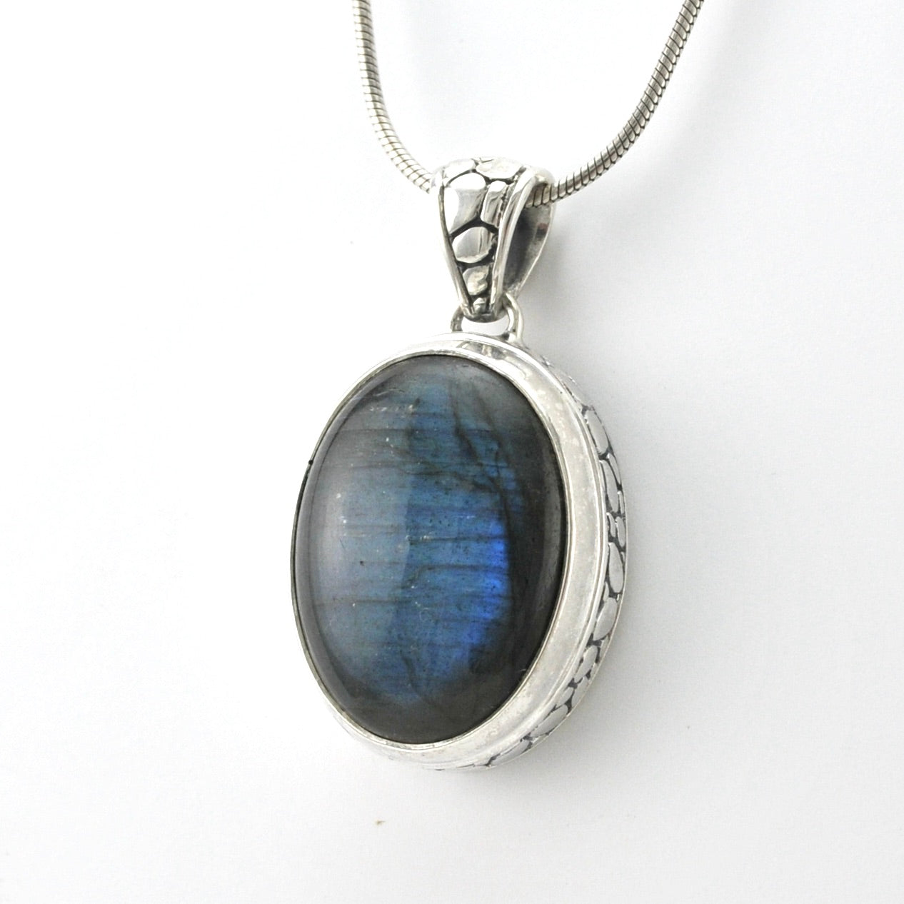 Silver Labradorite 16x21mm Oval Bali Pendant