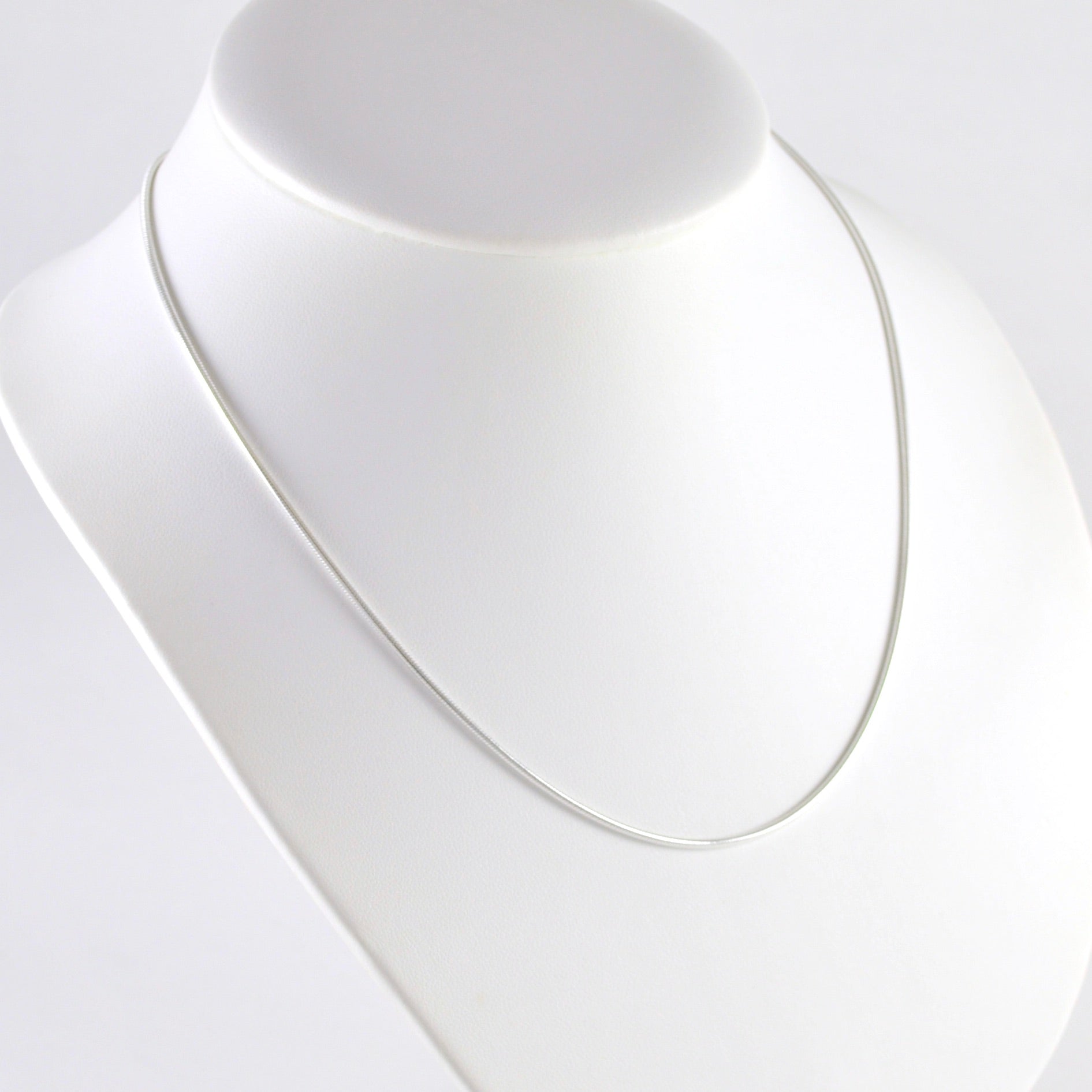 Side View Sterling Silver 18 Inch Snake 040 Chain