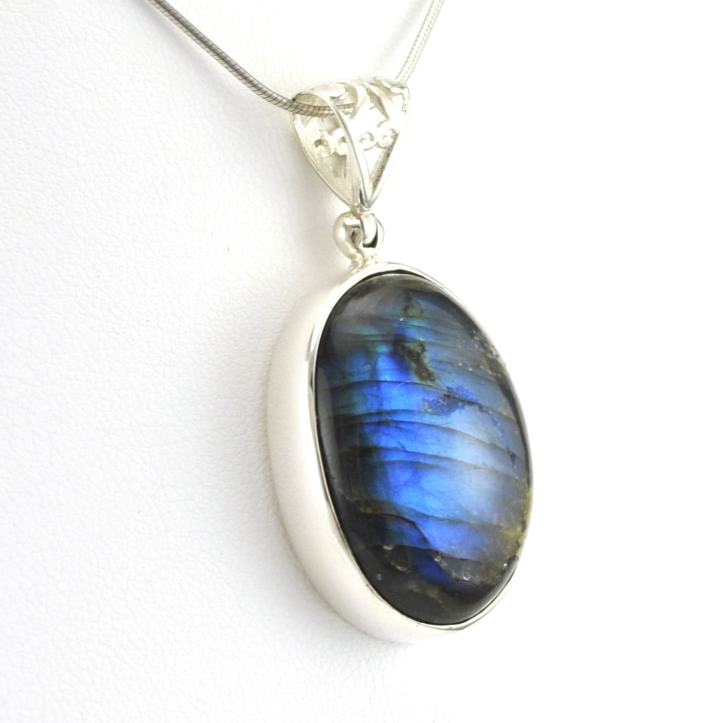 Side View Sterling Silver Labradorite 27.9ct Oval Pendant