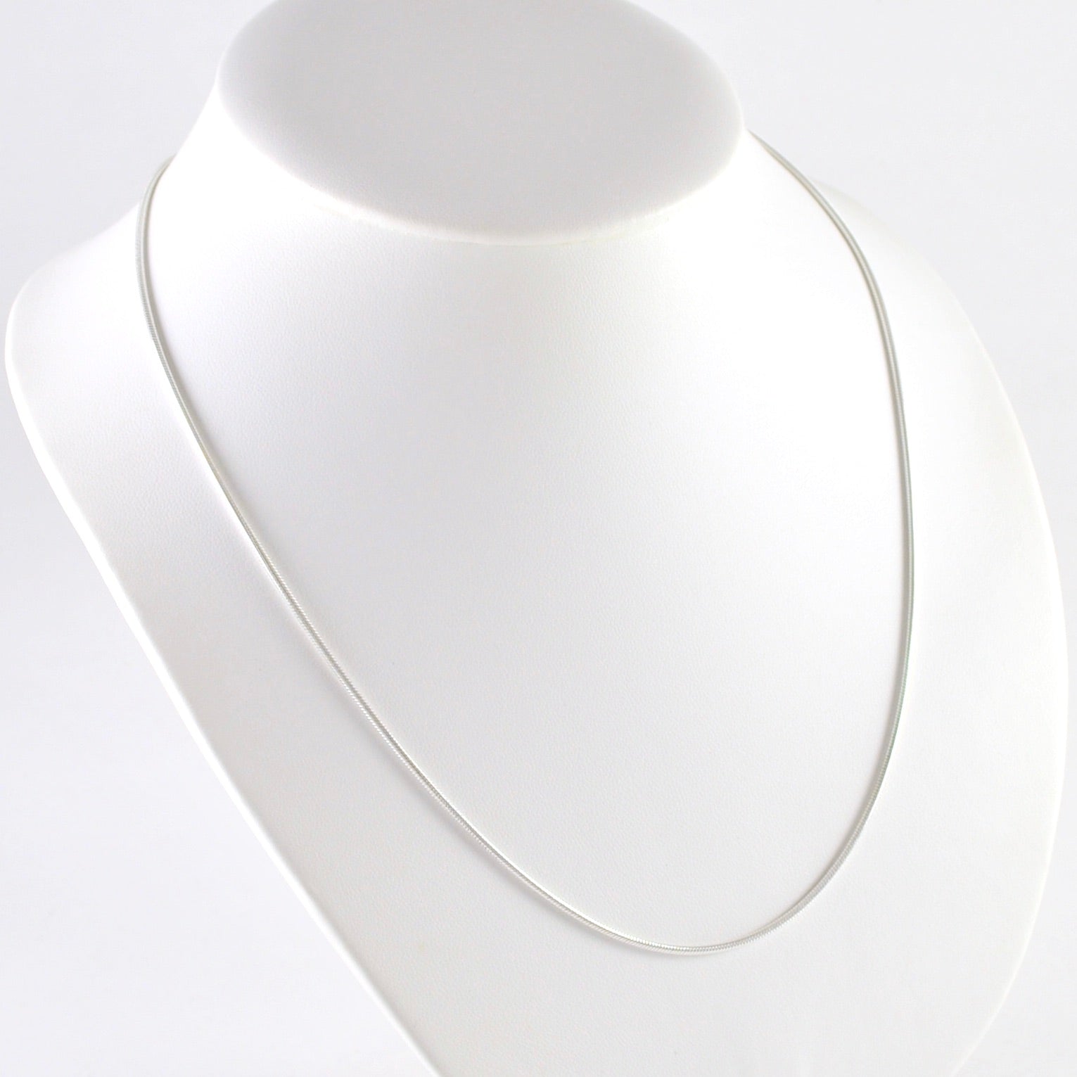Side View Sterling Silver 20 Inch Snake 040 Chain