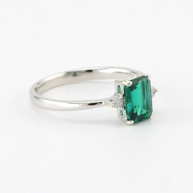 Side View Silver Created Emerald .8ct Diamond .04 Ring Size 7