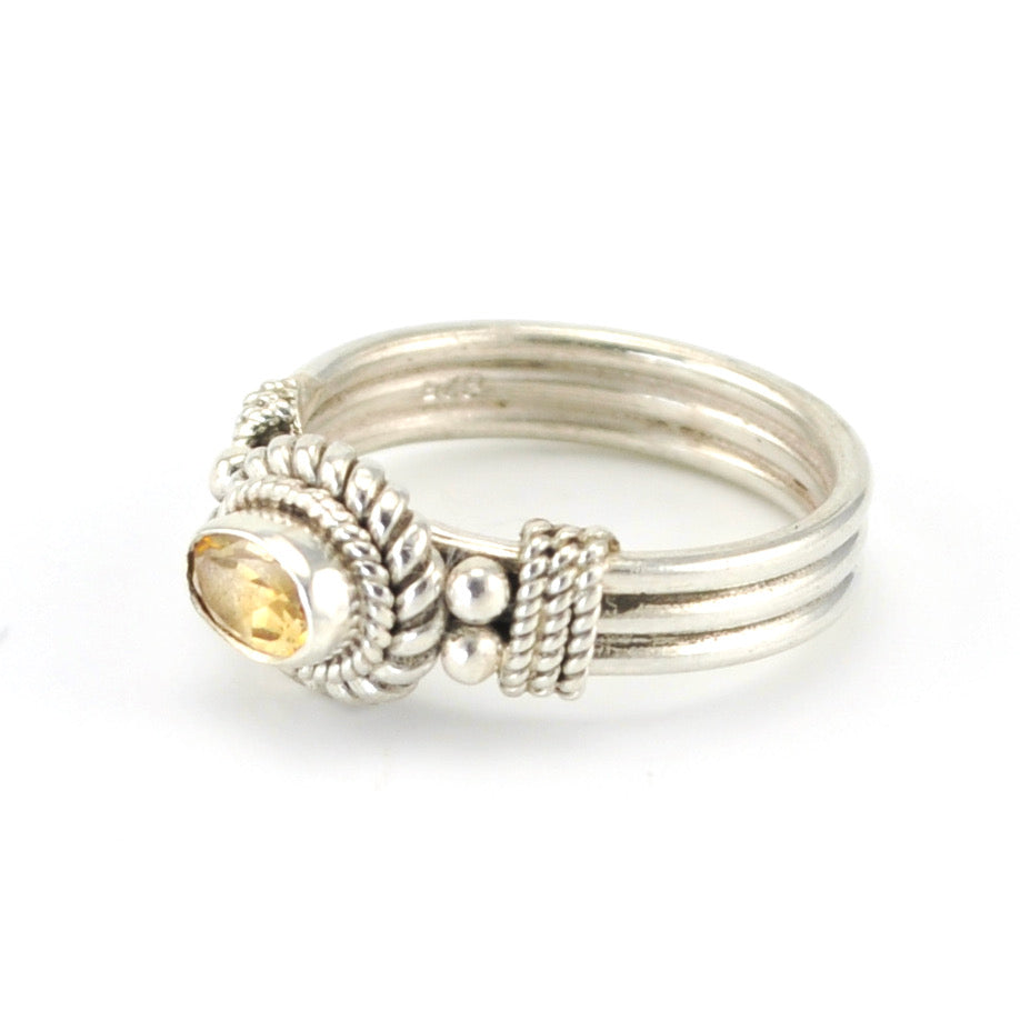 Side View Silver Citrine 4x6mm Oval Ring