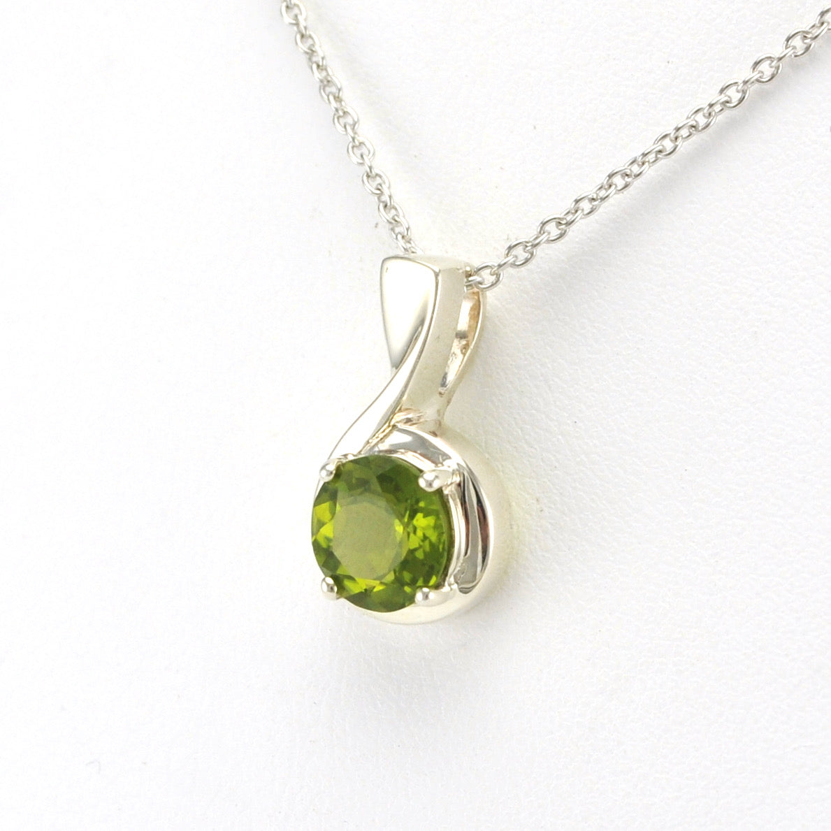 Sterling Silver Peridot 8mm Round Swirl Necklace