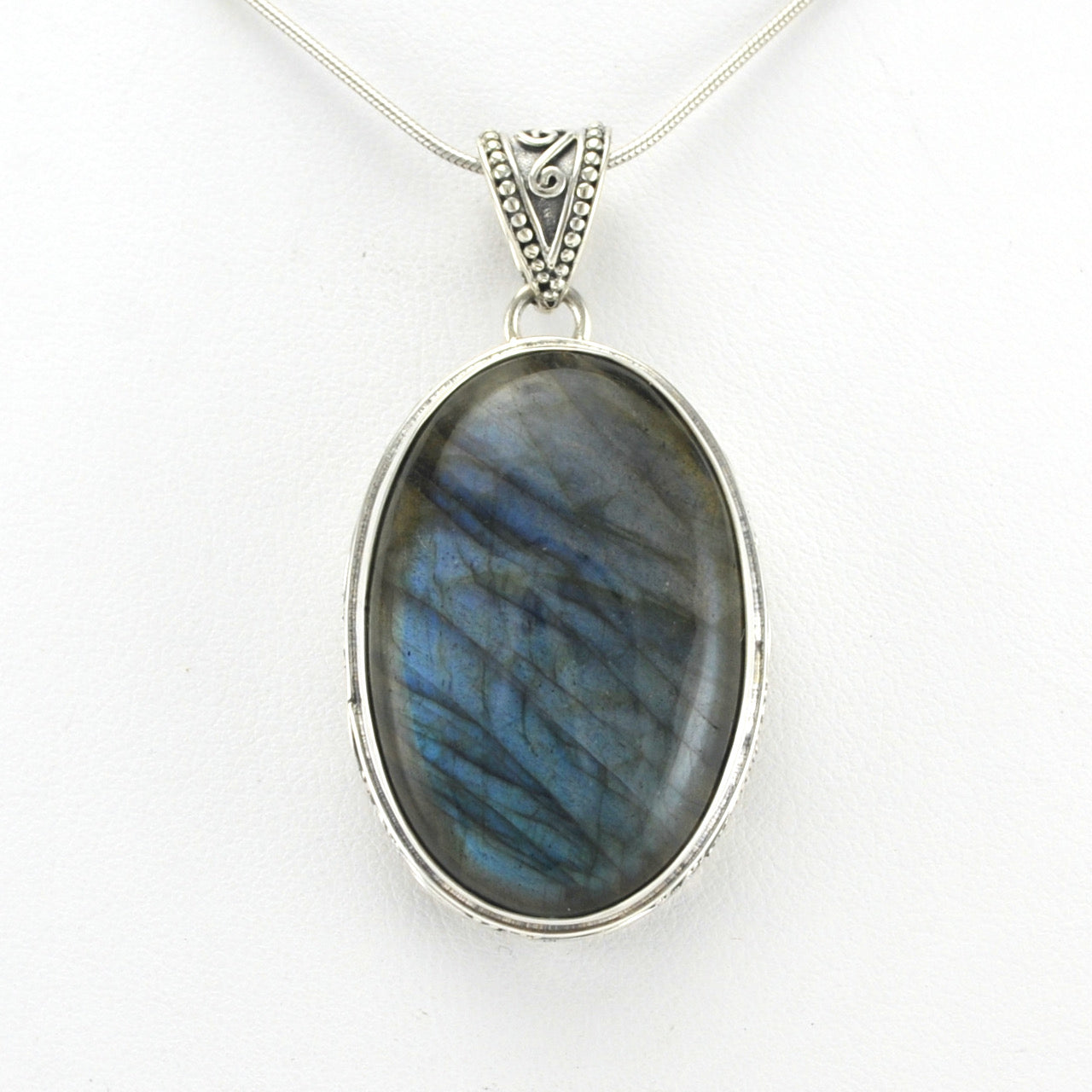 AltView Sterling Silver Labradorite 20x32mm Oval Bali Pendant