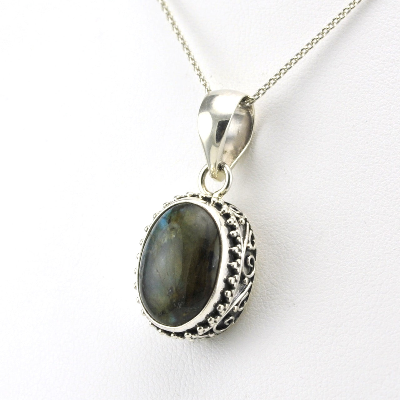 Side View Sterling Silver Labradorite Oval Bali Necklace
