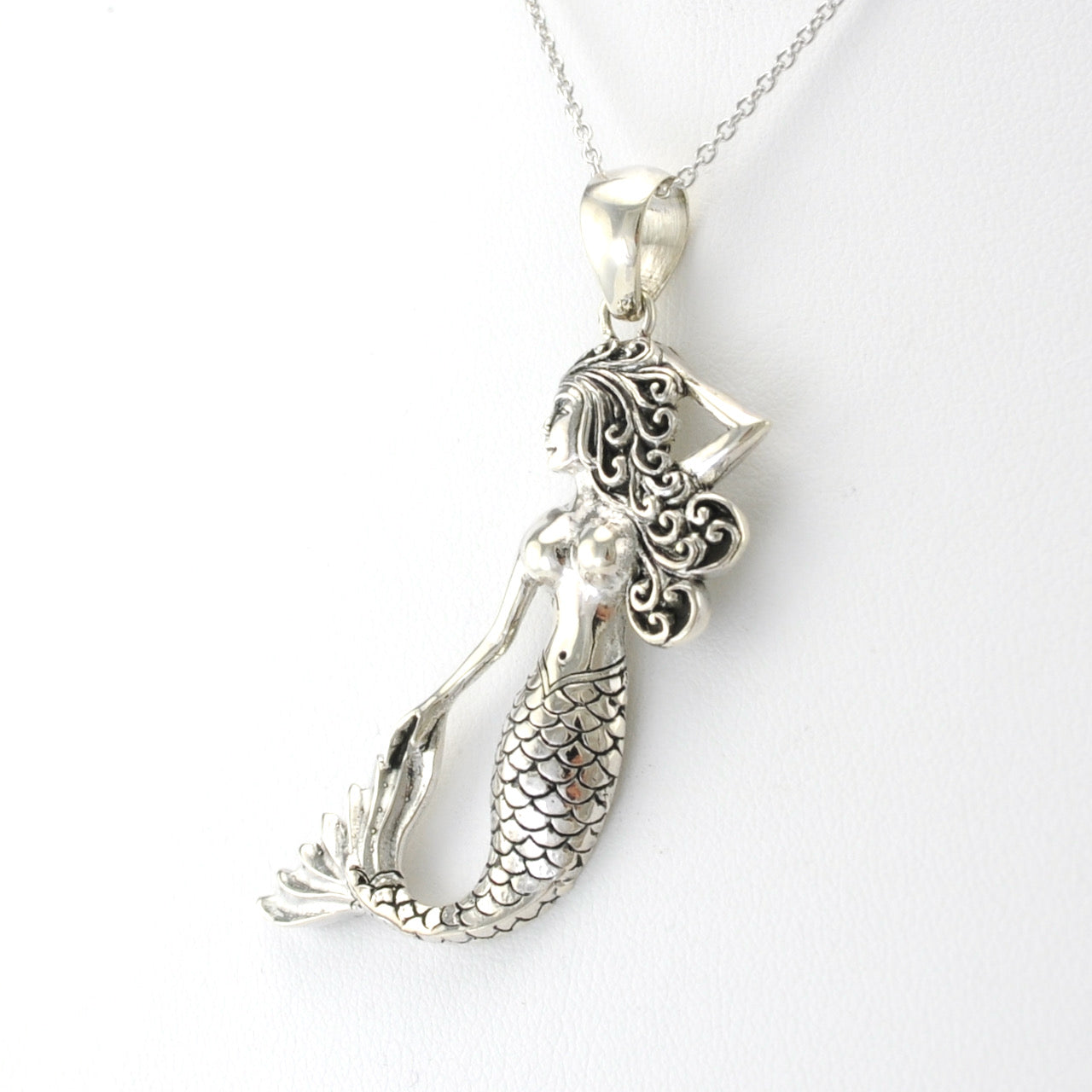 Side View Silver Mermaid Tail Out Necklace