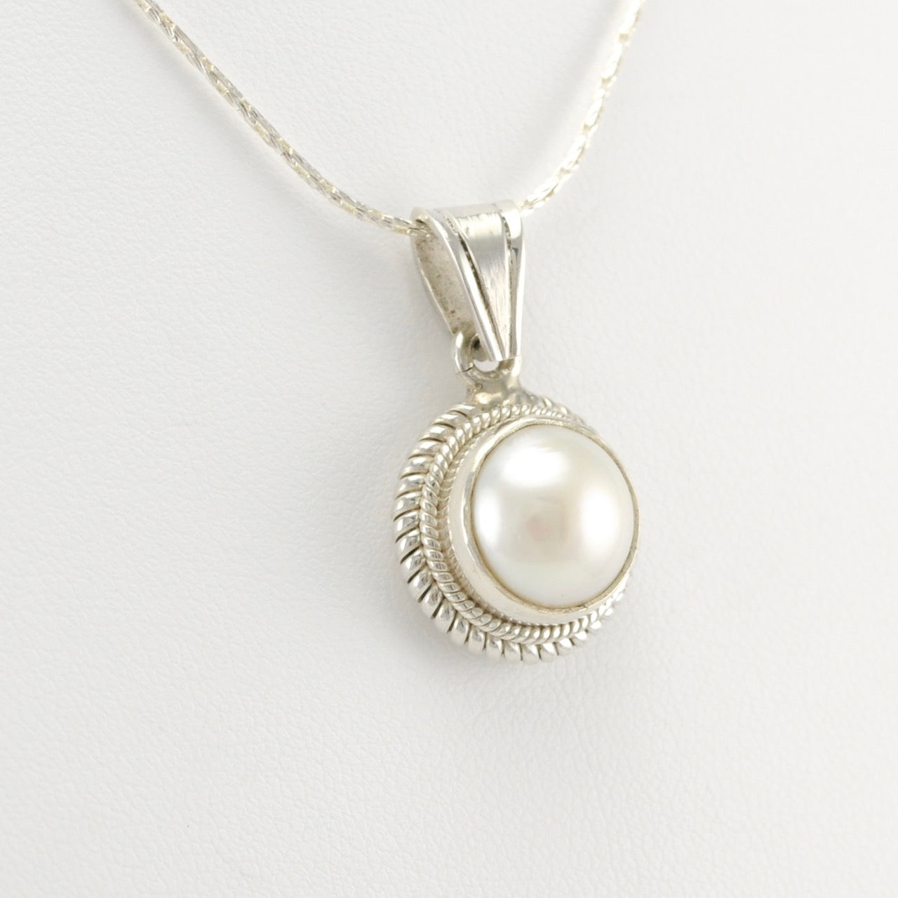 Side View Silver Pearl 11mm Pendant